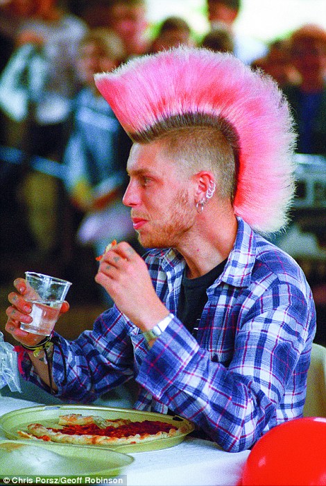 3a05032400000578-3900776-pink_mohican_wins_pizza_eating_original_1985_reunion_july_2016_p-a-148_1478177797047