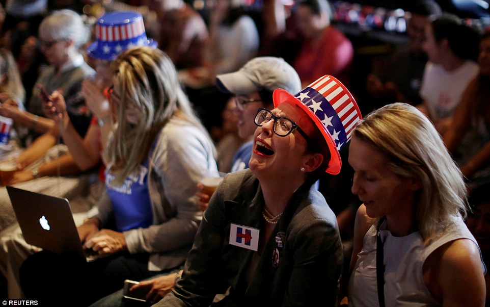 3a31d70000000578-3918838-in_tears_even_clinton_supporters_in_the_university_of_sydney_aus-a-4_1478667625235