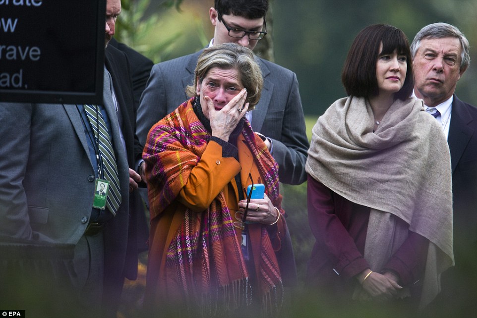 3a363b9700000578-3921050-weeping_as_he_spoke_white_house_aides_were_seen_crying_at_the_ou-a-63_1478715334626