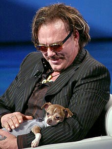 9-21-13-mickey-rourke-helps-dogs2