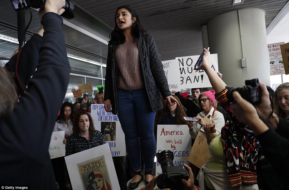3C9C096E00000578-4167812-Kayla_Razavi_whose_family_emigrated_from_Iran_addressed_the_crow-a-115_1485652844601