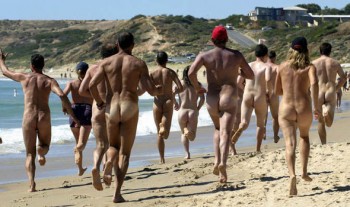 Naked_people_beach_706778
