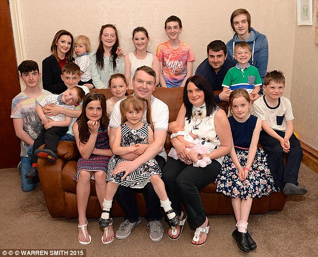 3EBEF15500000578-4361092-The_baby_will_now_join_Phoebe_one_Chris_27_Sophie_22_Chloe_21_Ja-a-111_1490801379671