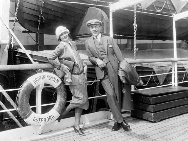 historical_photos_that_offer_a_glimpse_at_all_the_glamor_that_a_cruise_ship_traveling_was_back_then_640_19