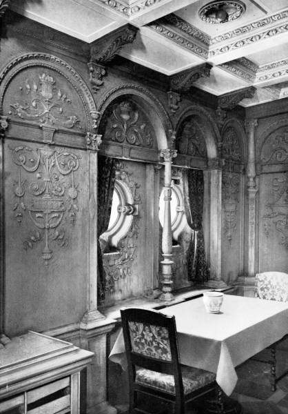 historical_photos_that_offer_a_glimpse_at_all_the_glamor_that_a_cruise_ship_traveling_was_back_then_640_47