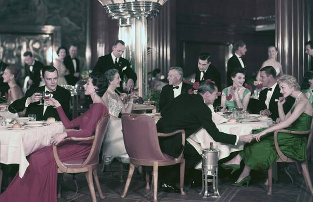 historical_photos_that_offer_a_glimpse_at_all_the_glamor_that_a_cruise_ship_traveling_was_back_then_640_51