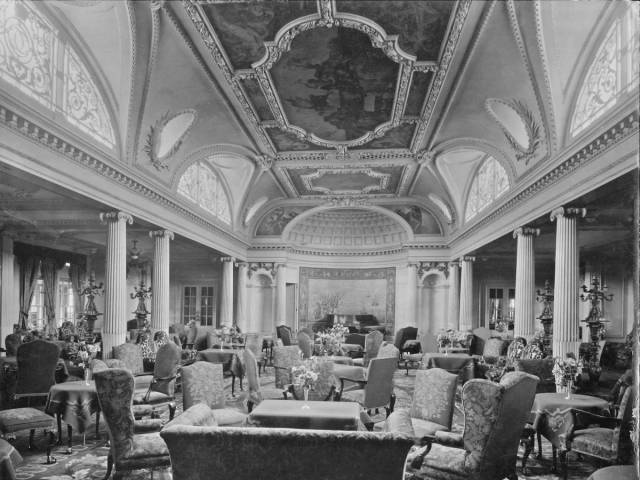 historical_photos_that_offer_a_glimpse_at_all_the_glamor_that_a_cruise_ship_traveling_was_back_then_640_65