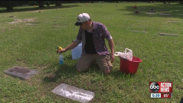 Good_cemetarian_cleans_grave_stones_of_v_0_26640558_ver1.0_640_480