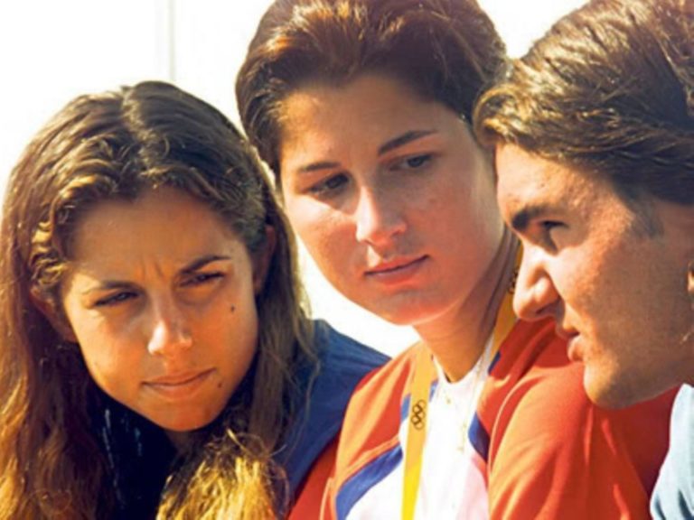 mirka-and-roger-young-roger-federer-15590879-1024-768-768x576