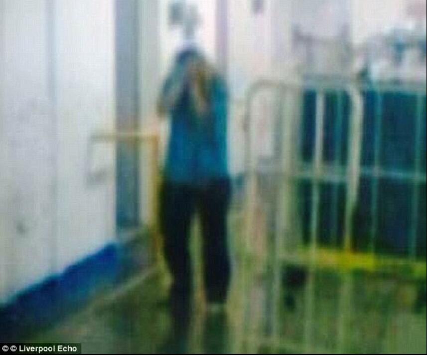 40E28D1F00000578-4626836-The_last_known_sighting_of_Rebecca_Coriam_was_this_CCTV_footage_-m-50_1498080727527