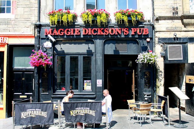 800px-Maggie_Dicksons_Pub-640x426
