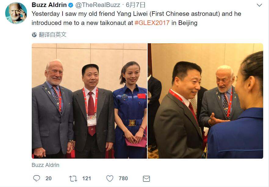和中国宇航员在一起