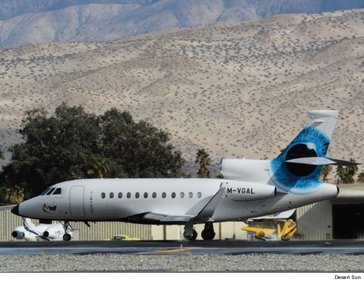 0123-michelle-obama-getting-on-plane-desert-sun-7