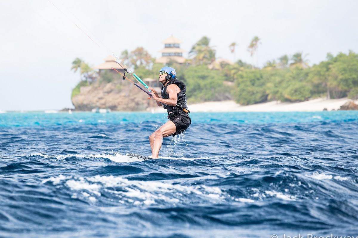 170207-barack-obama-kitesurfing-01-741a_bd8a81b6f18280e406354365c30a3c24.nbcnews-fp-1200-800