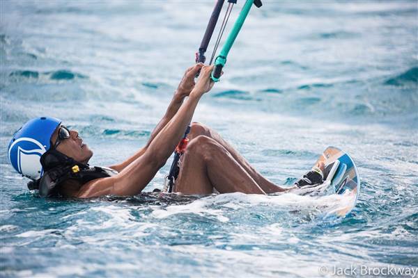 170207-barack-obama-kitesurfing-02-741a_bd8a81b6f18280e406354365c30a3c24.nbcnews-ux-600-480