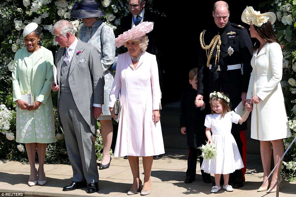 4C6E350D00000578-5747917-Princess_Charlotte_is_pictured_second_left_with_her_mother_Kate_-a-111_1526738983967