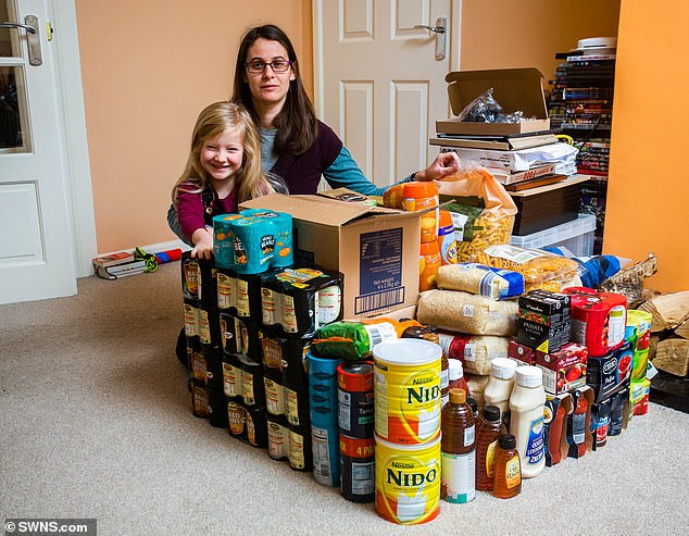 6695536-0-Nevine_Mann_pictured_with_her_daughter_Paige_five_has_been_stock-a-7_1547546869704