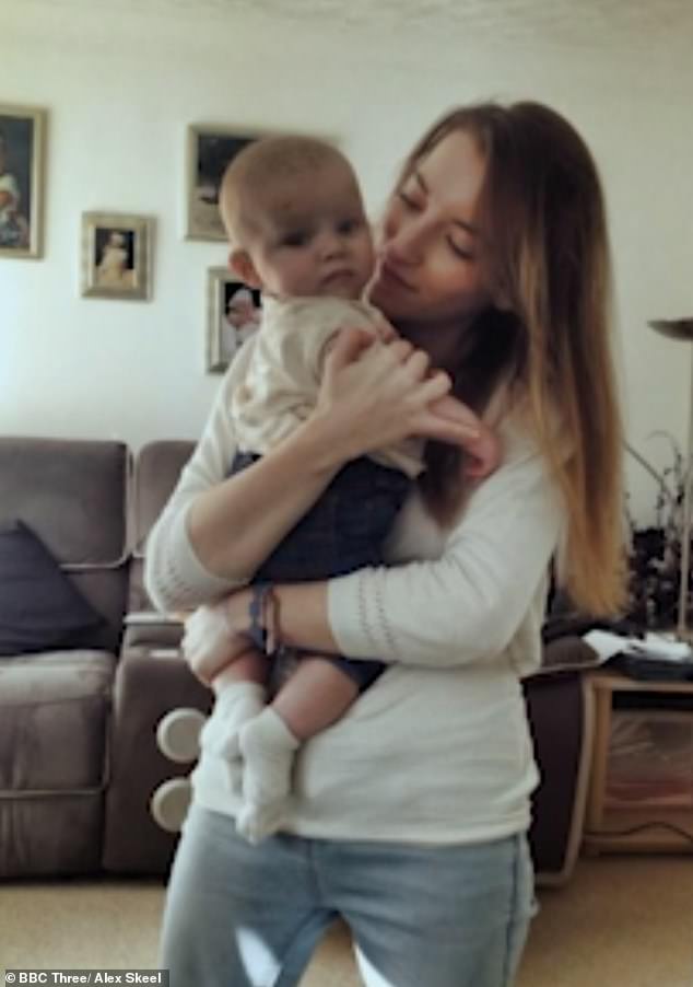 9824146-6716559-Worth_with_baby_TJ_Despite_Alex_s_friends_describing_Jordan_as_d-a-5_1550495345873