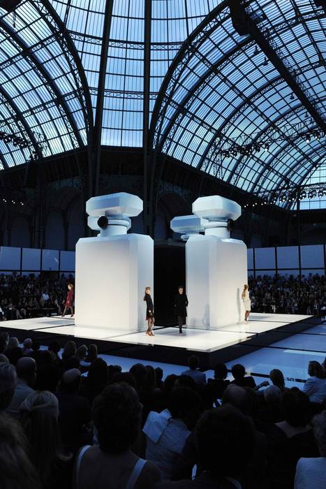 chanel-show-set-themes-3-vogue-8jul15-rex