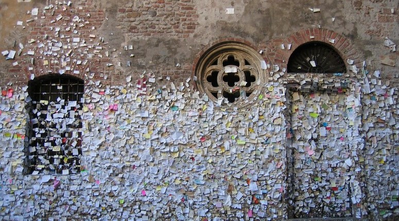 juliets-balcony-messages-775x430