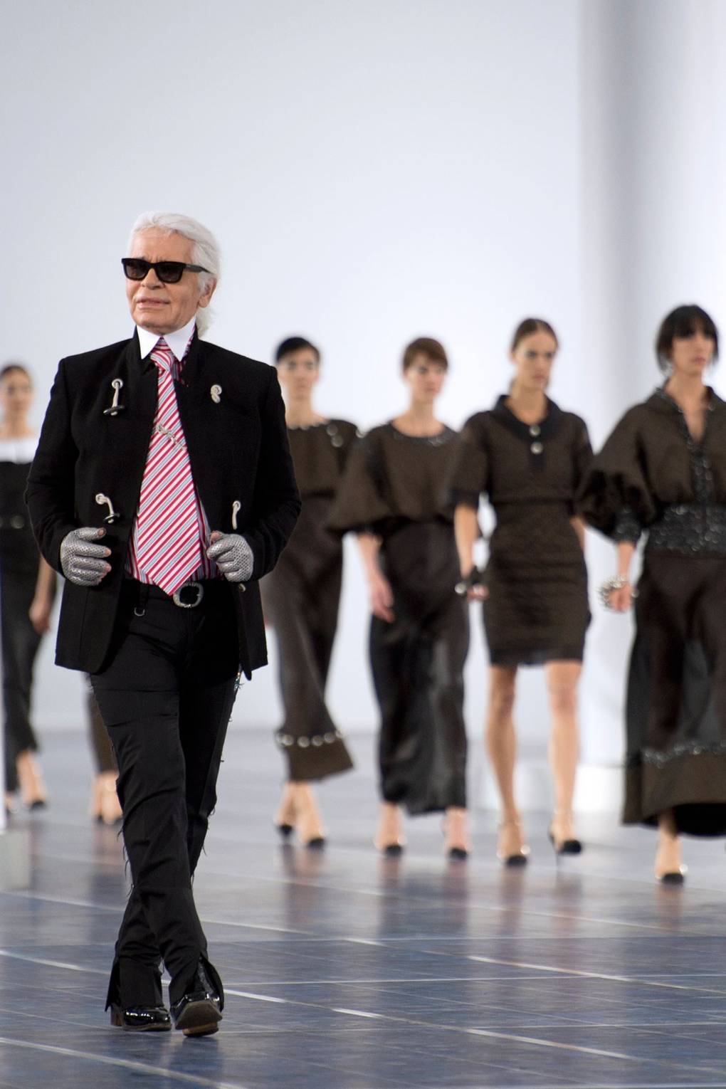 karl-lagerfeld-2012-catwalk-vogue-11may16-getty_b