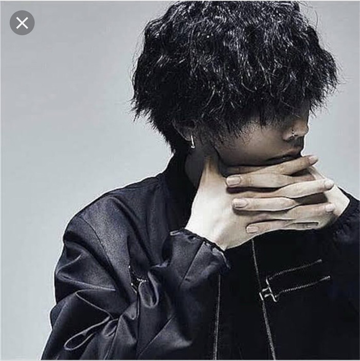 偶遇一只神似米津玄师的绵羊……这盖住眼睛的发型,有点忧郁的气质