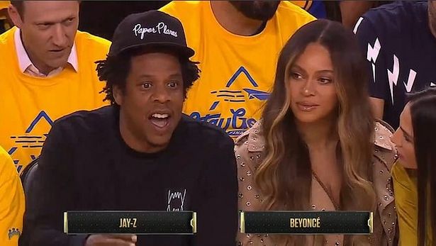 0_Beyonce-and-Jay-Z-at-basketball-game