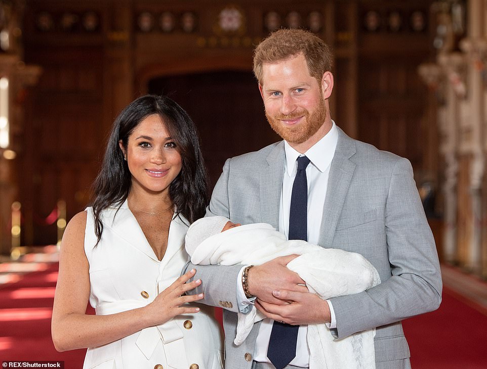 15690440-7219825-Prince_Harry_and_Meghan_Duchess_of_Sussex_with_their_baby_son_Ar-a-19_1562436630649