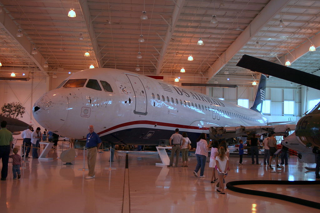 1024px-N106US_aviation_museum