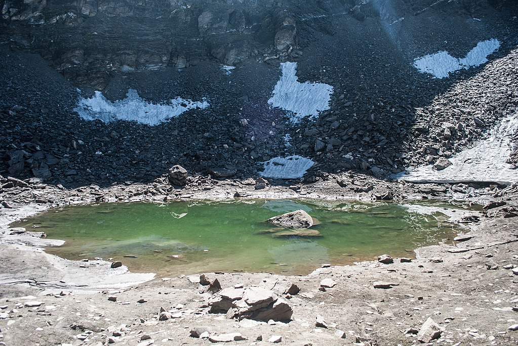 1024px-Roopkund_Lake