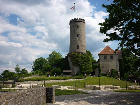 1024px-bielefeld_sparrenburg_bergfried_2012
