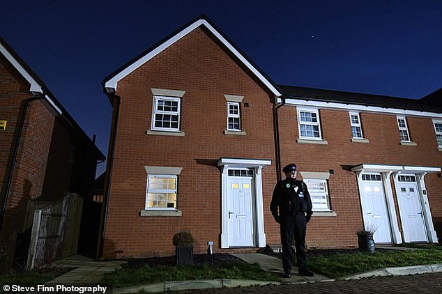 14047618-7363757-Police_guardimg_Ford_s_home_in_Margate_Kent_after_they_found_the-a-15_1565956697896