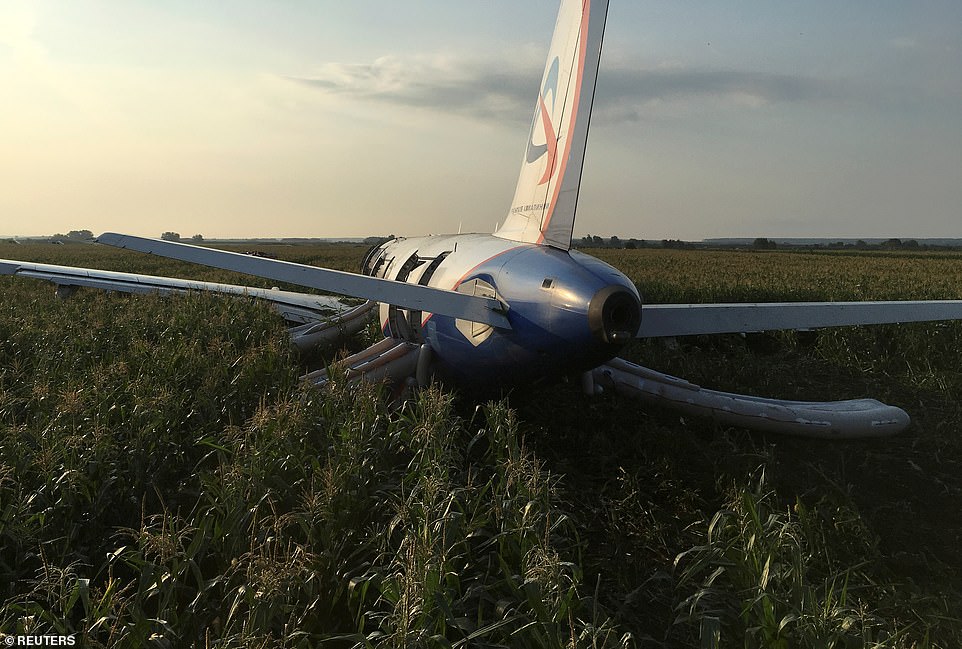 17305230-7361665-A_view_shows_the_Ural_Airlines_Airbus_321_passenger_plane_follow-a-73_1565916593731