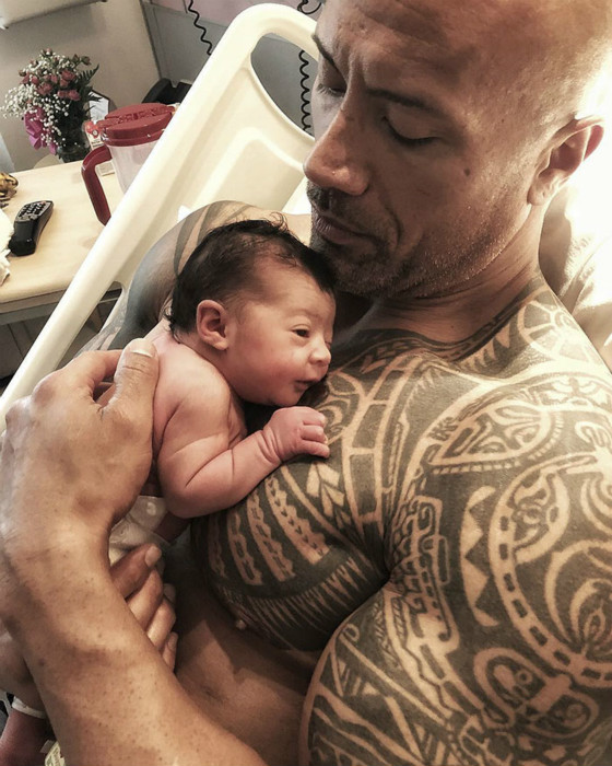 daughter-born-therock-message-dwayne-johnson-1_meitu_1