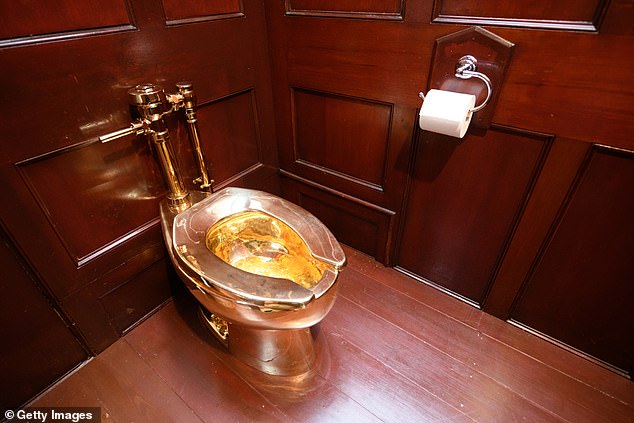 18474144-7464829-The_solid_18_carat_gold_toilet_from_Bleinheim_Palace_Oxfordshire-a-79_1568502427471