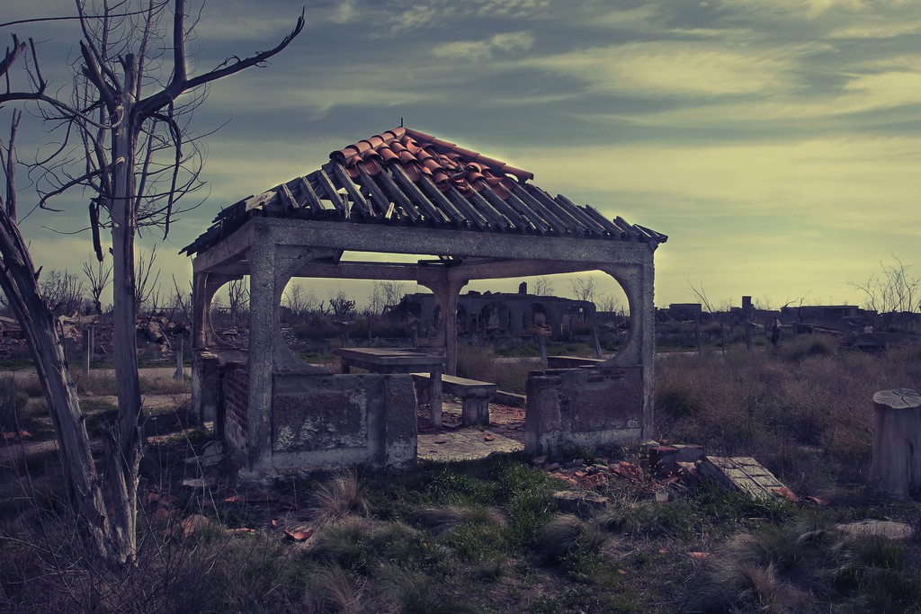 abandoned-3524711_1920