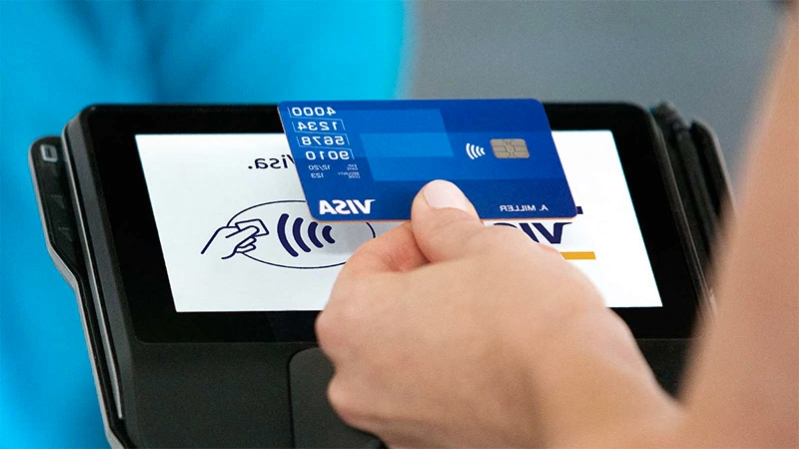 japanese-clerk-allegedly-stole-over-1-300-credit-cards-by-instantly-memorising-all-the-numbers__110544_