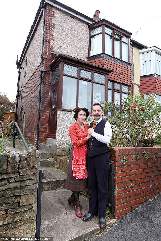 19254070-7534005-The_couple_live_just_outside_Sheffield_in_a_1938_two_bedroom_sem-a-163_1570112580151