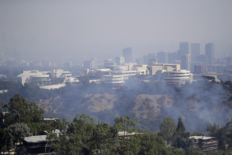 20307892-7624199-The_Getty_Center_is_covered_in_smoke_as_the_Getty_fire_burns_Mon-a-13_1572320920202