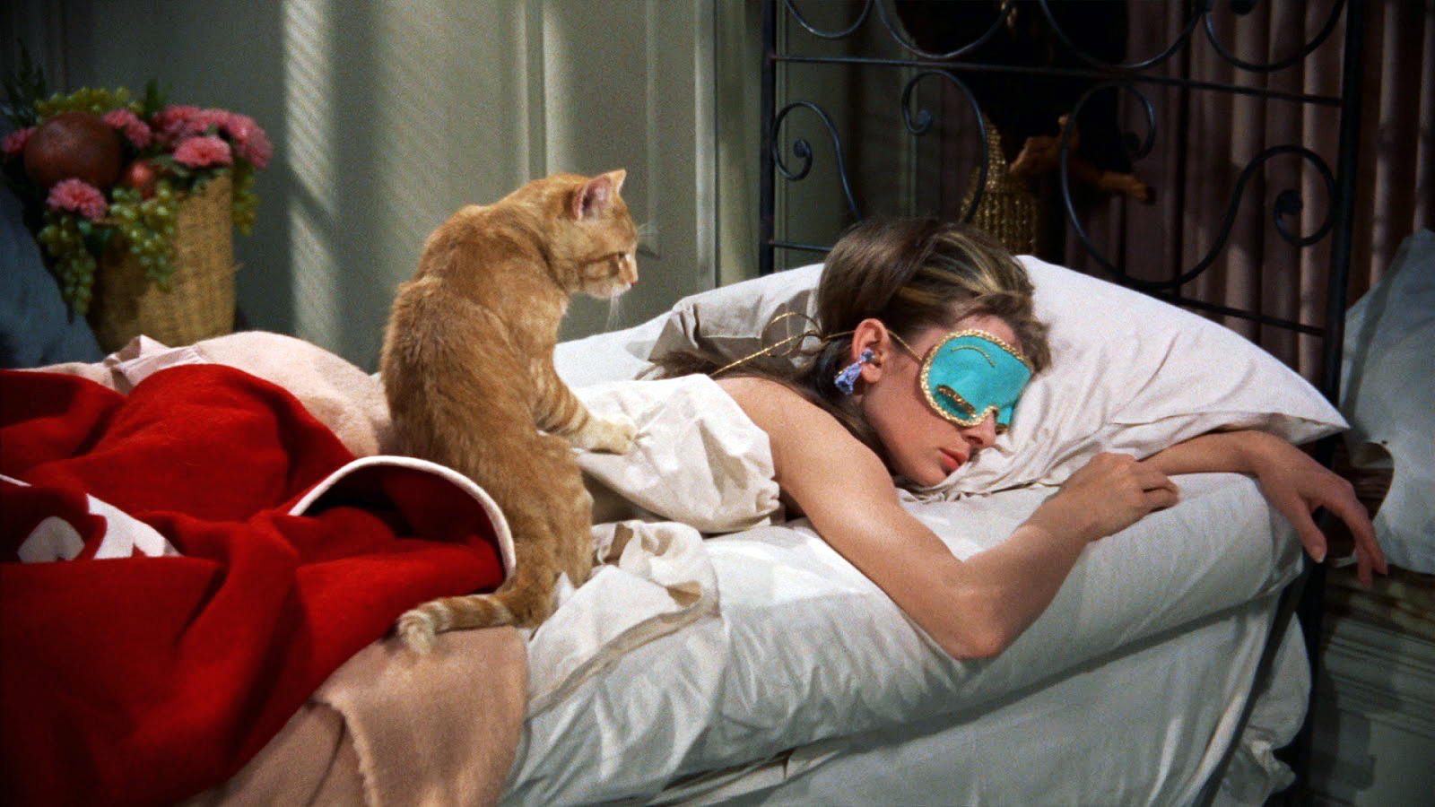 audrey-hepburn-breakfast-at-tiffanys-eye-mask-scene