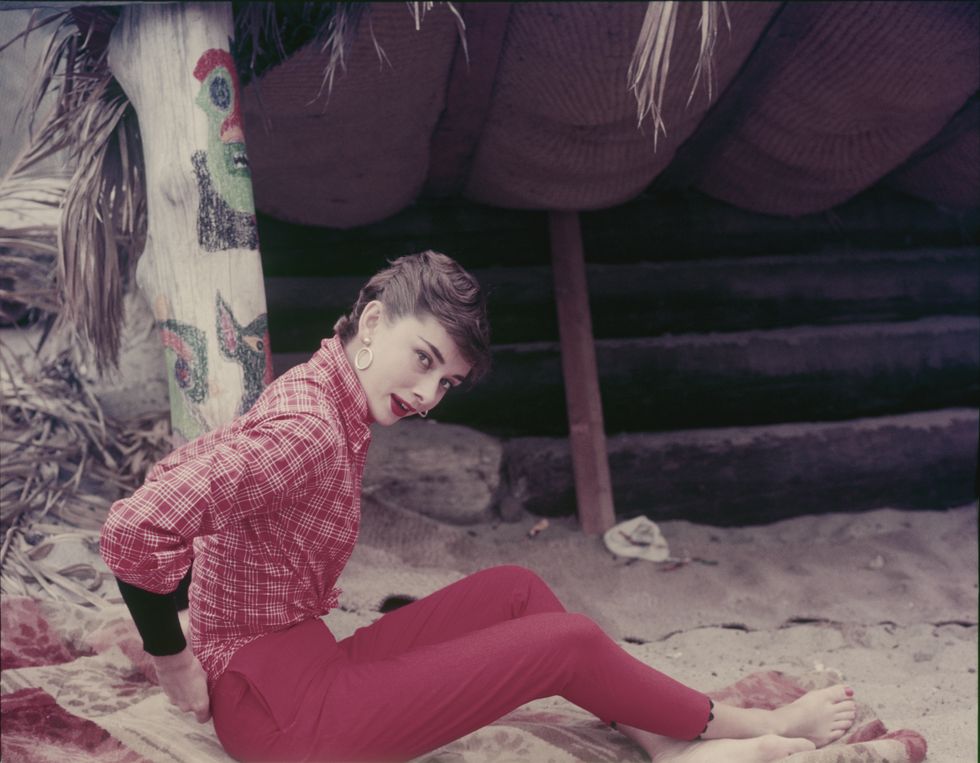 hbz-audrey-hepburn-milton-h-greene-02-1570647037