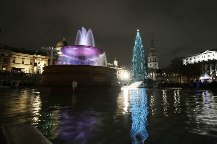 0_Trafalgar-Square-Christams-lights