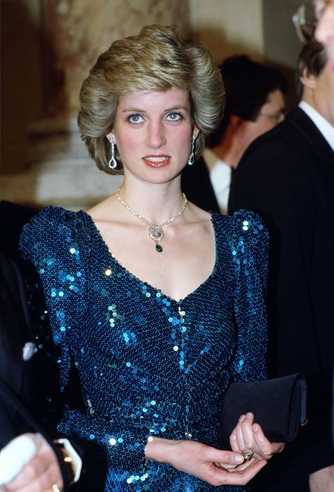 1986 gallery-1464369133-princess-diana-catherine-walker-dress