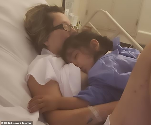 21591404-7736435-Ferreyra_with_her_daughter_Doctors_told_the_family_that_Ferreyra-a-30_1574966280218