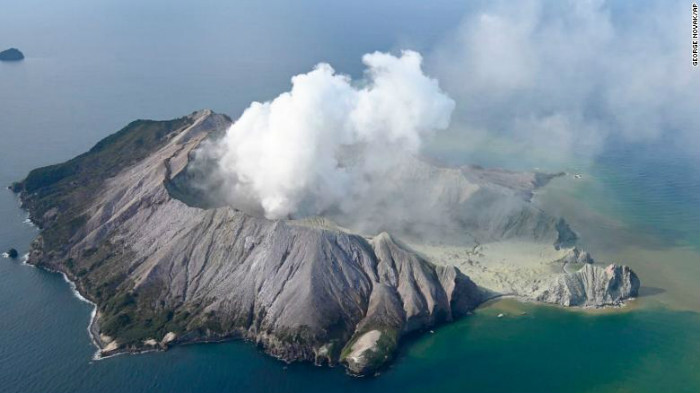 191209130809-04b-white-island-volcano-eruption-1209-exlarge-169