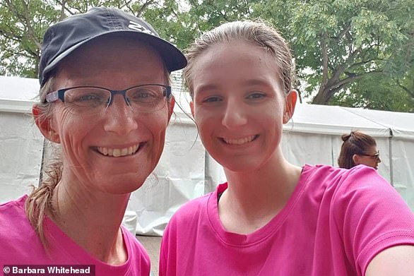 22034742-7778111-Julie_Richards_47_and_her_daughter_Jessica_20_pictured_from_Bris-a-17_1576024323588