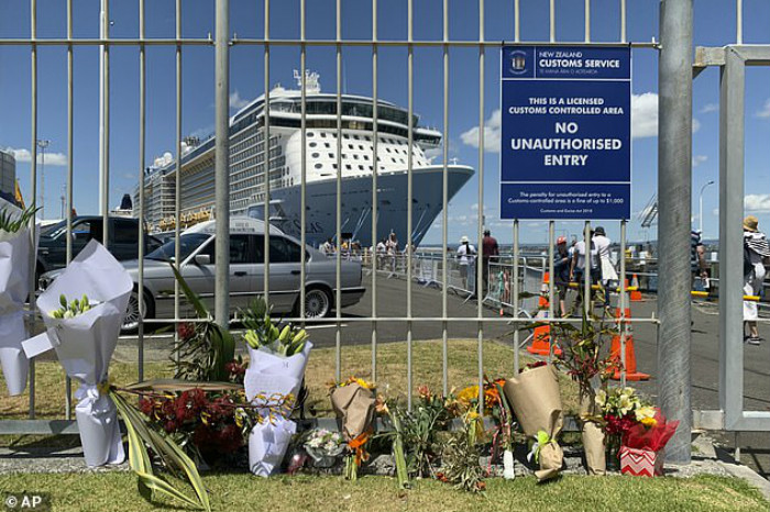 22037162-0-Flowers_are_laid_at_a_makeshift_memorial_in_front_of_the_cruise_-a-2_1576005753475