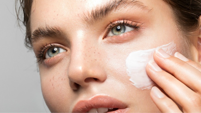 applying-moisturizer-lede.jpg