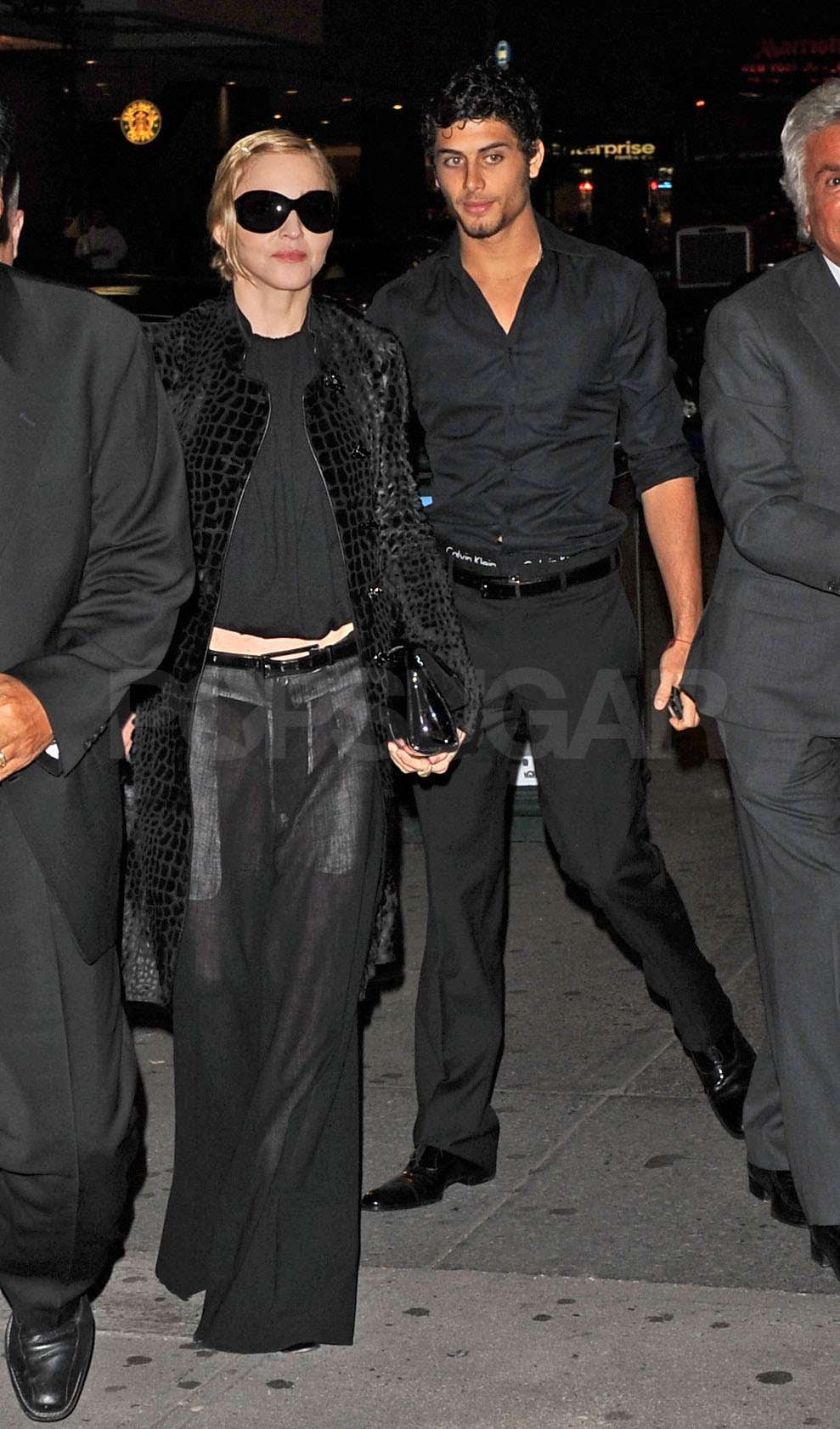 Photos-Madonna-Jesus-Luz-Seeing-Hugh-Jackman-Daniel-Craig-Broadway (2)