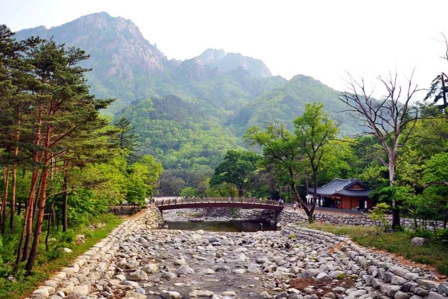 Seoraksan-National-Park-South-Korea